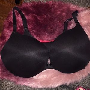 Black wireless plunge bra